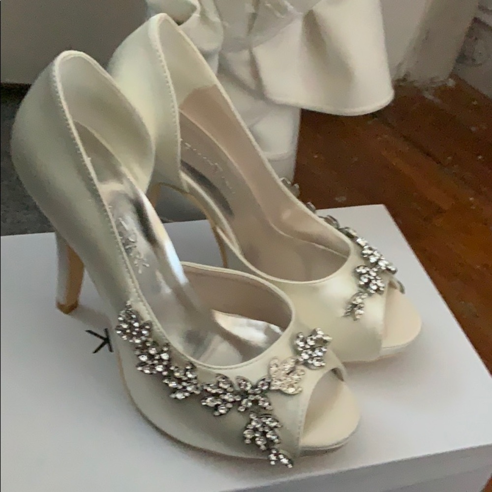 Elegant park high heels